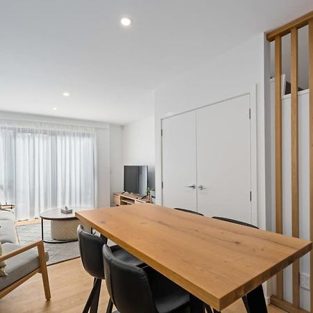 Alps And Lake Retreat Wanaka Albert Town Exterior photo