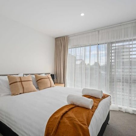 Alps And Lake Retreat Wanaka Albert Town Exterior photo