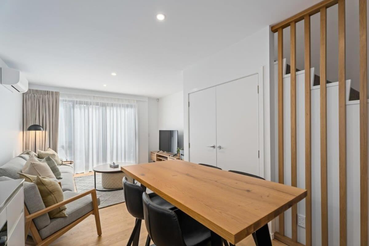 Alps And Lake Retreat Wanaka Albert Town Exterior photo