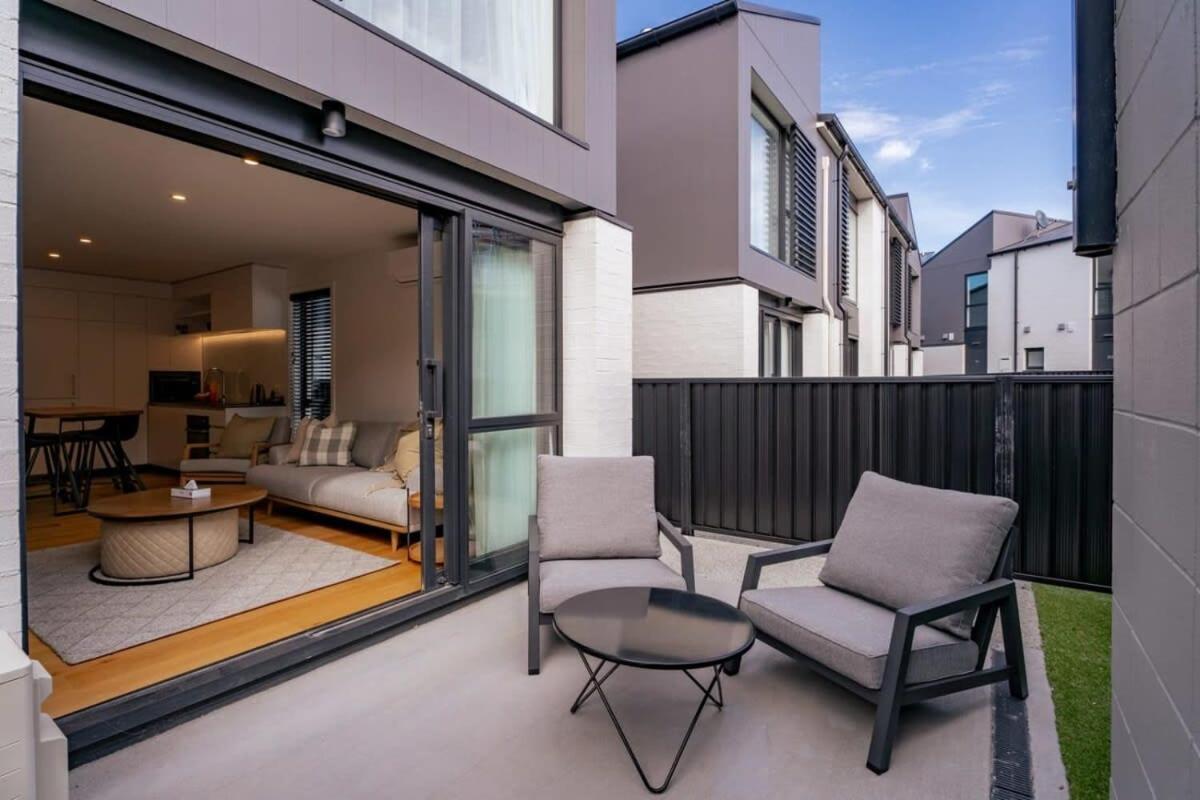Alps And Lake Retreat Wanaka Albert Town Exterior photo