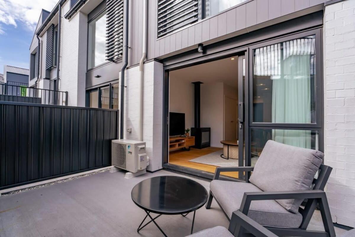 Alps And Lake Retreat Wanaka Albert Town Exterior photo